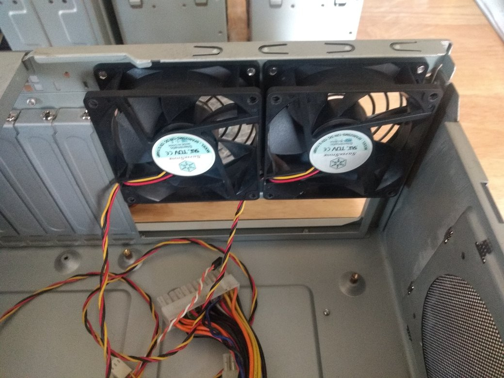 Prodám PC skříň SilverStone - 6