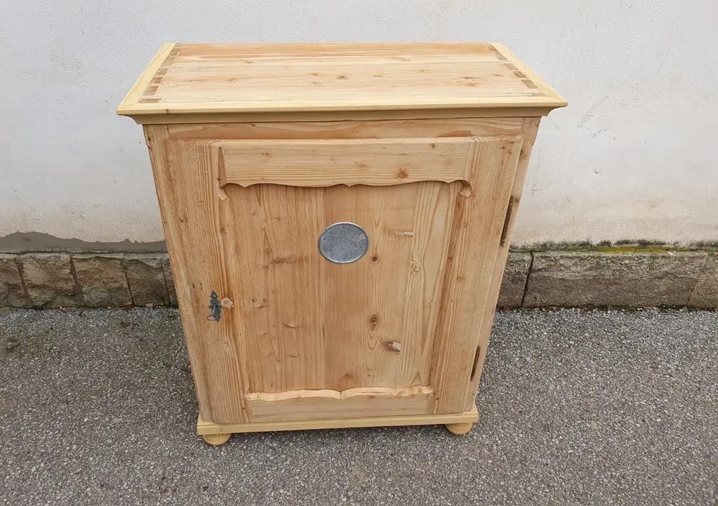 STAROŽITNÁ POTRAVINOVÁ SKŘÍNKA PO RENOVACI - 6