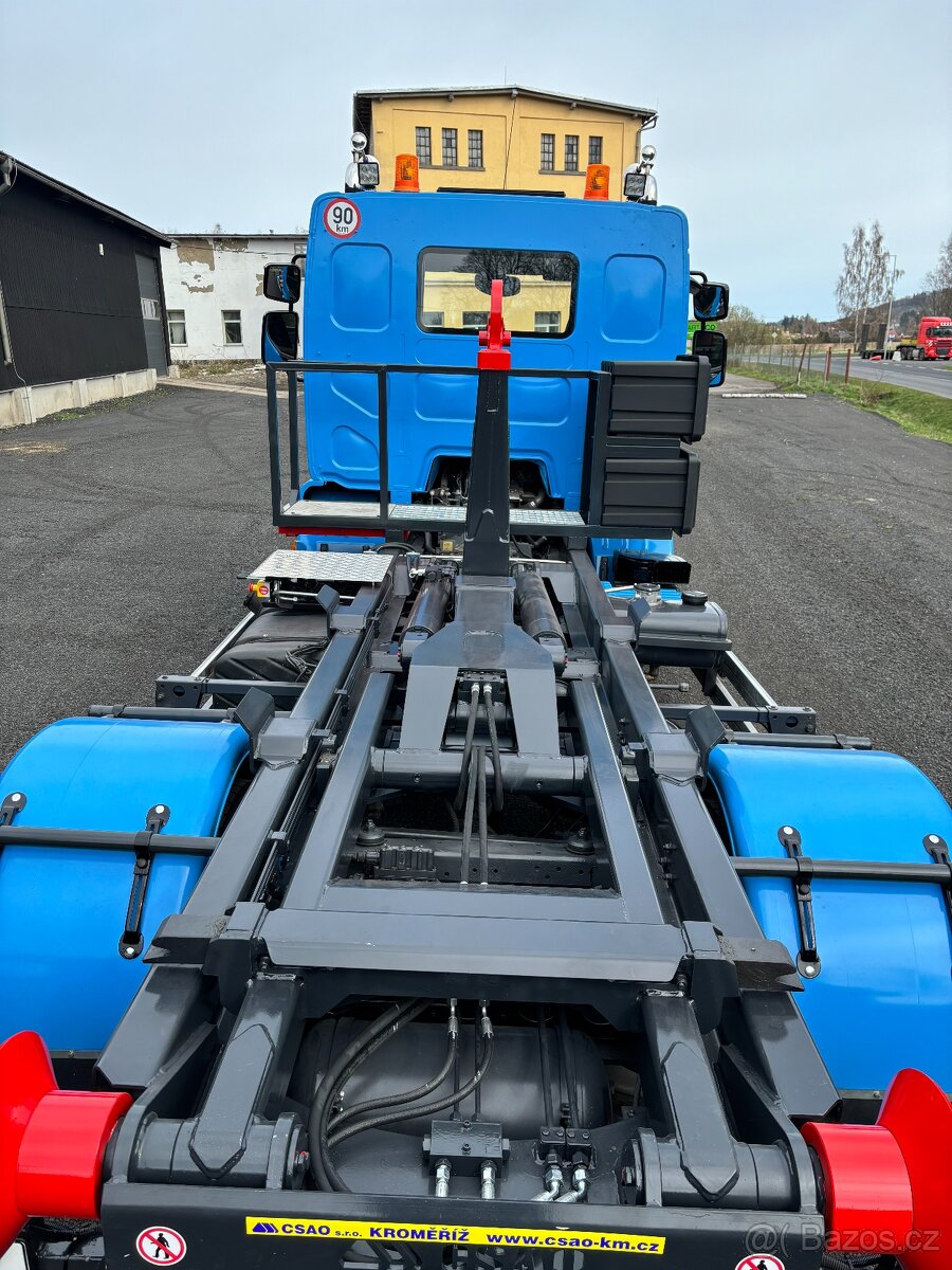 Hákový Nosič Kontejnerů 12t - 6