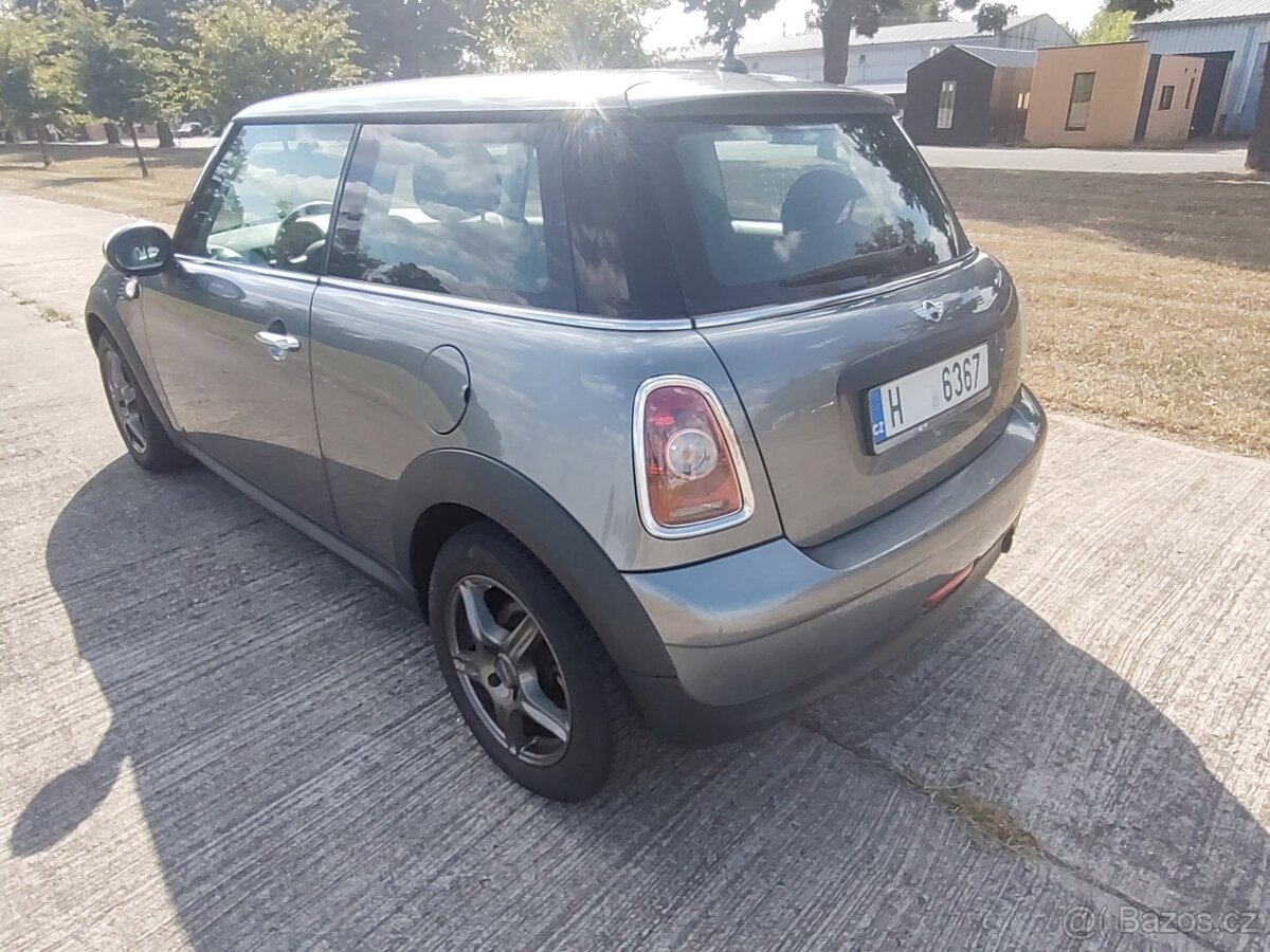 Mini Cooper 1.4 70 kW, 2009, najeto 84t km - 6