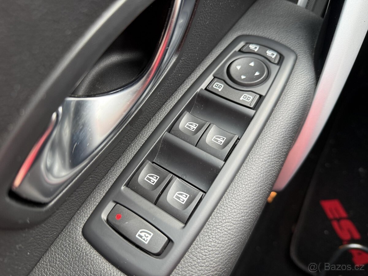 Renault Fluence 1.6i , 81 kW benzín, 2010 - 6