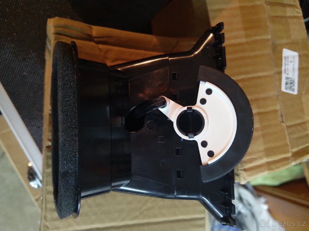 Ofuk zadní loketní opěrky pro VW Touran 2016–2021 - 6