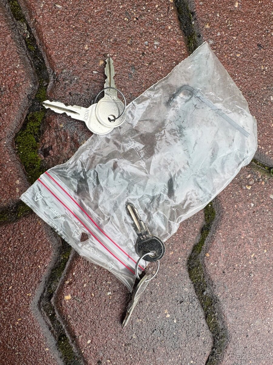 Příčníky + nosiče Land Rover Discovery - 6