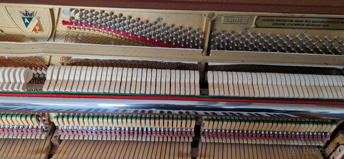 Piano Petrof 118 chippendale - 6