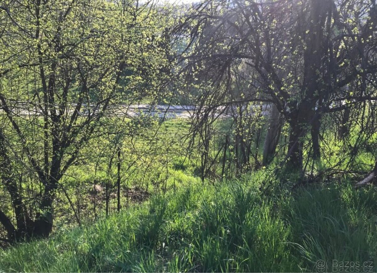 Pozemek k prodeji Svárov u UH - 1084m2 - 6