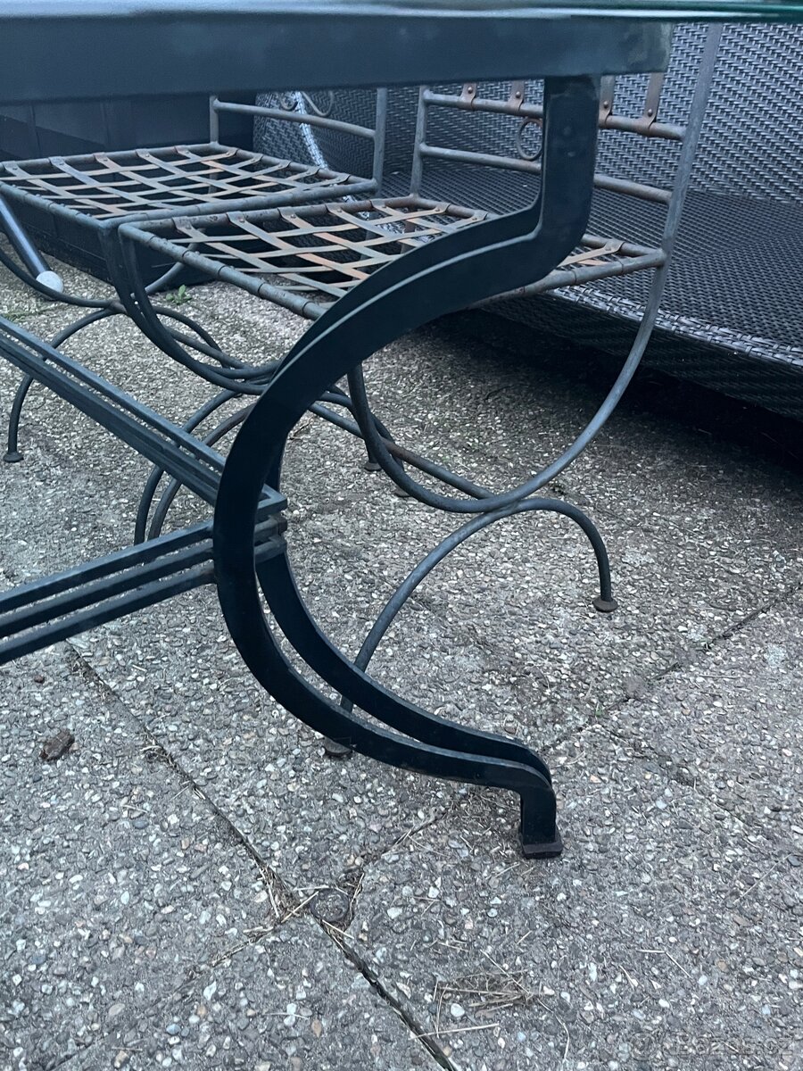 Masivní kovaný zahradní set - stůl plus 4 židle - 6