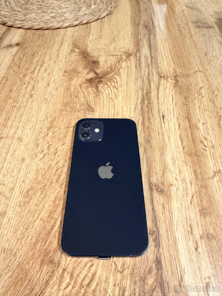 Apple iPhone 12 64GB + 6 nových krytů - 6