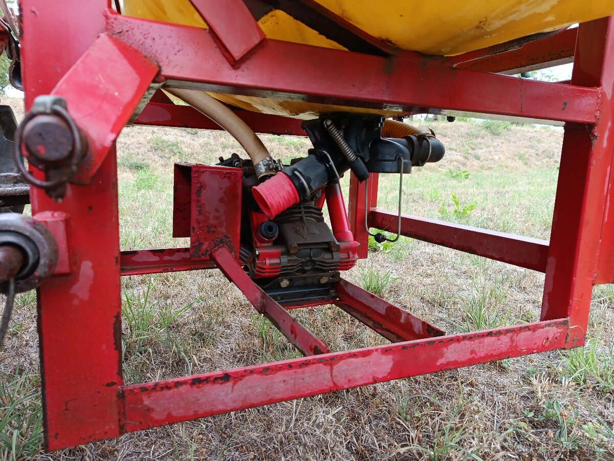 Postřikovač 600 l - 6