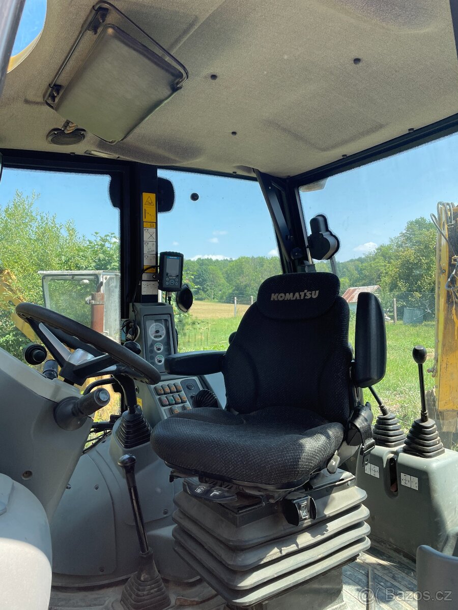 Komatsu WB93 - 6