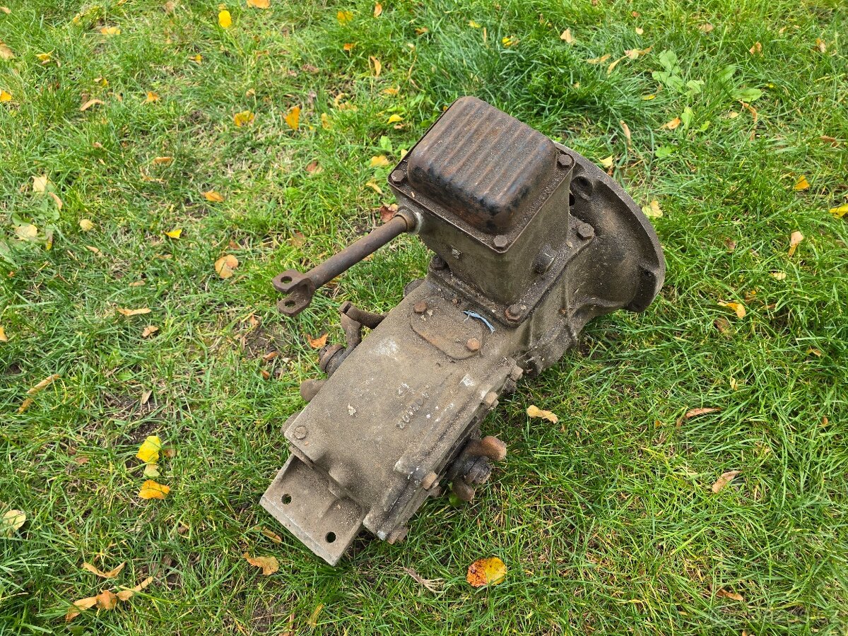 Převodovka z frézky - náhradní díly - 6