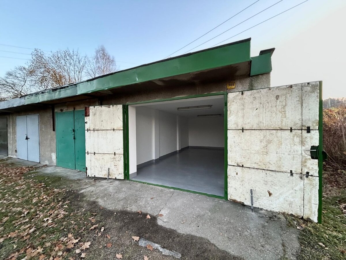 Velká garáž - Staré Město - 25 m2 - 6