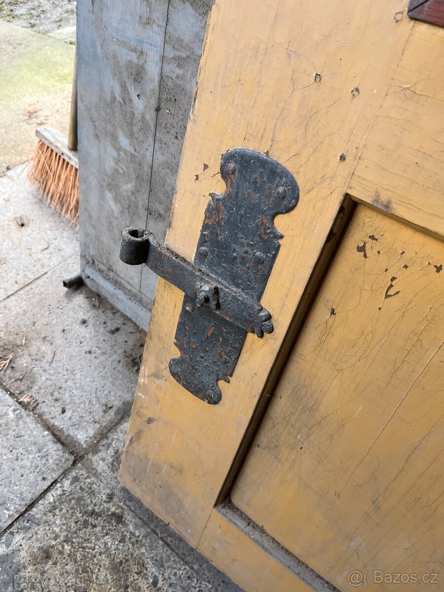 Dvoukřídlé retro dveře s kováním - 6