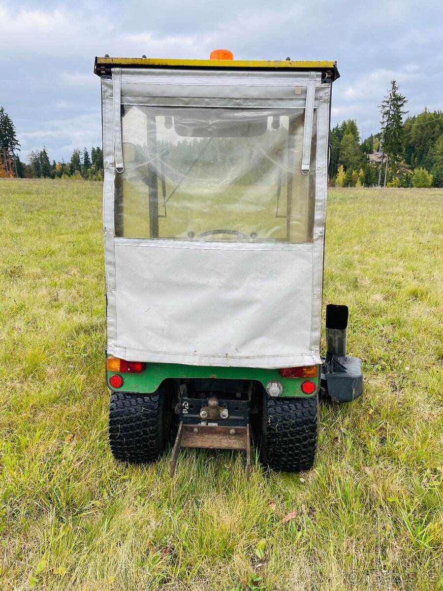 Vzácný zahradní traktor John Deere 285 s kabinou a radlicí - 6