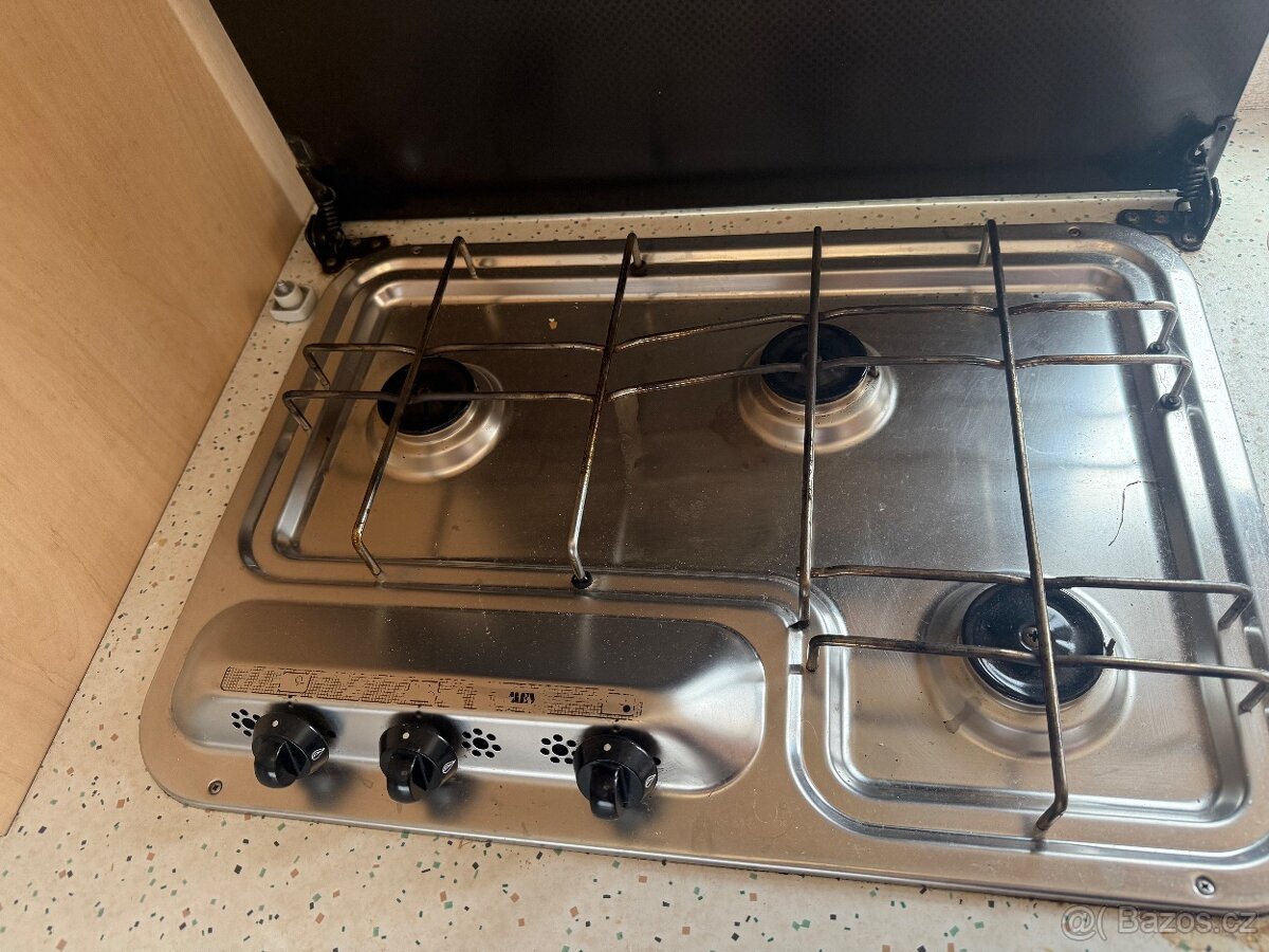 Karavan Sterckemann 490,garáž - 6