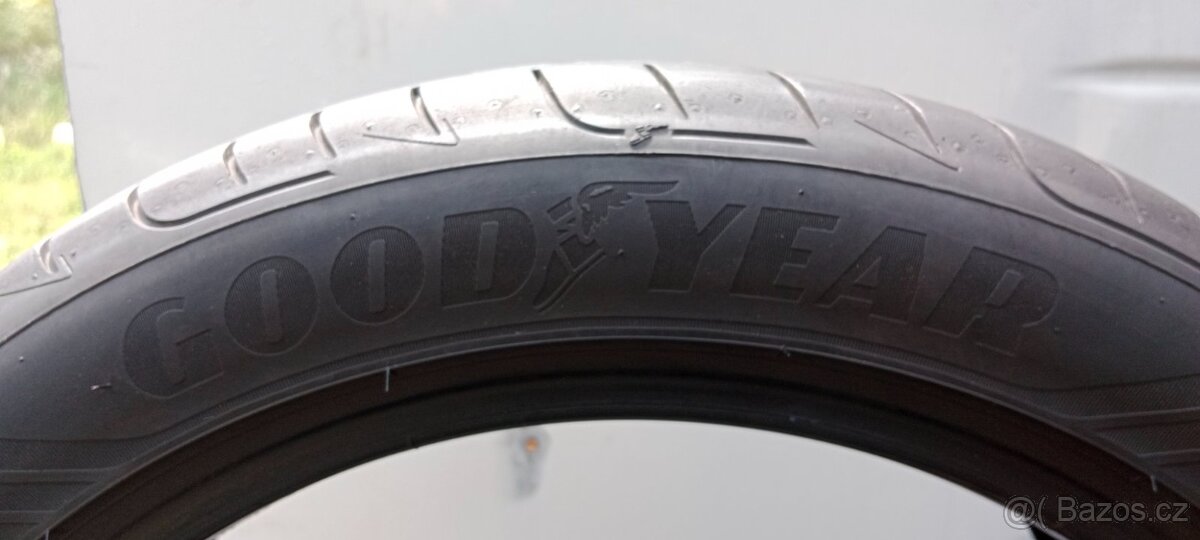 Pirelli & Goodyear 235/45R18 - 6