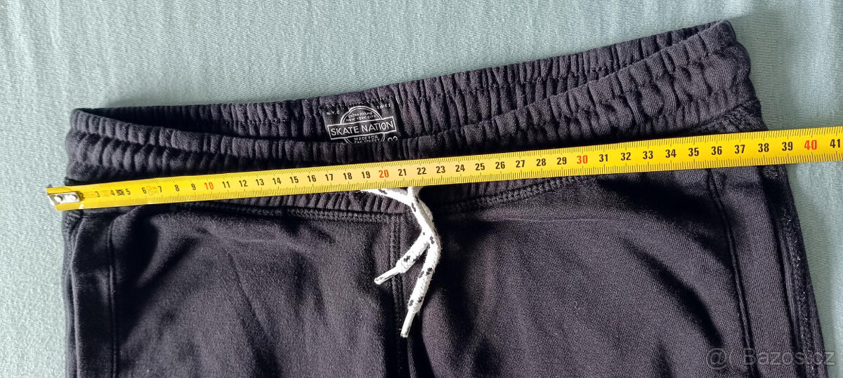 Oblečení po dětech - trička a tepláky - 6