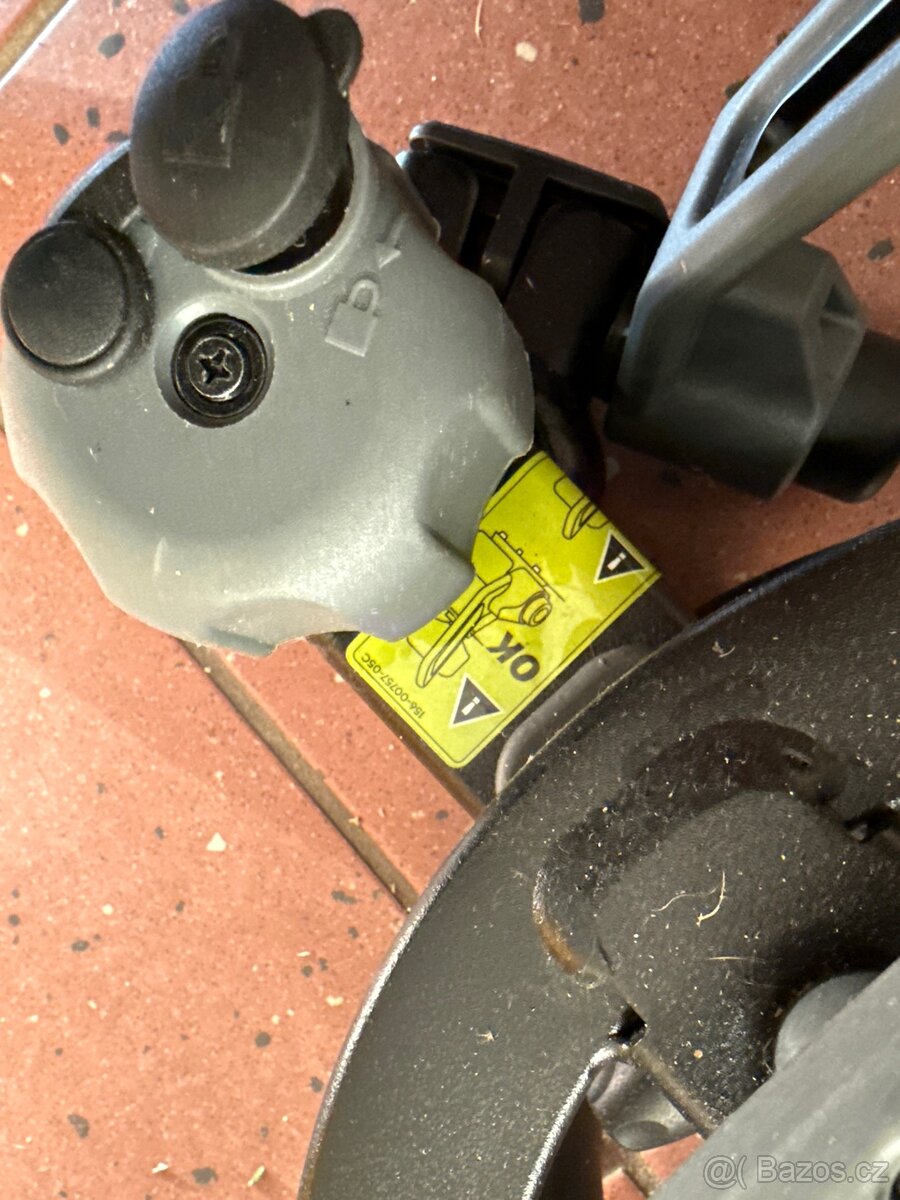 PRODÁM NOSIČ KOL BUZZRACK BUZZRACER 4 - 6