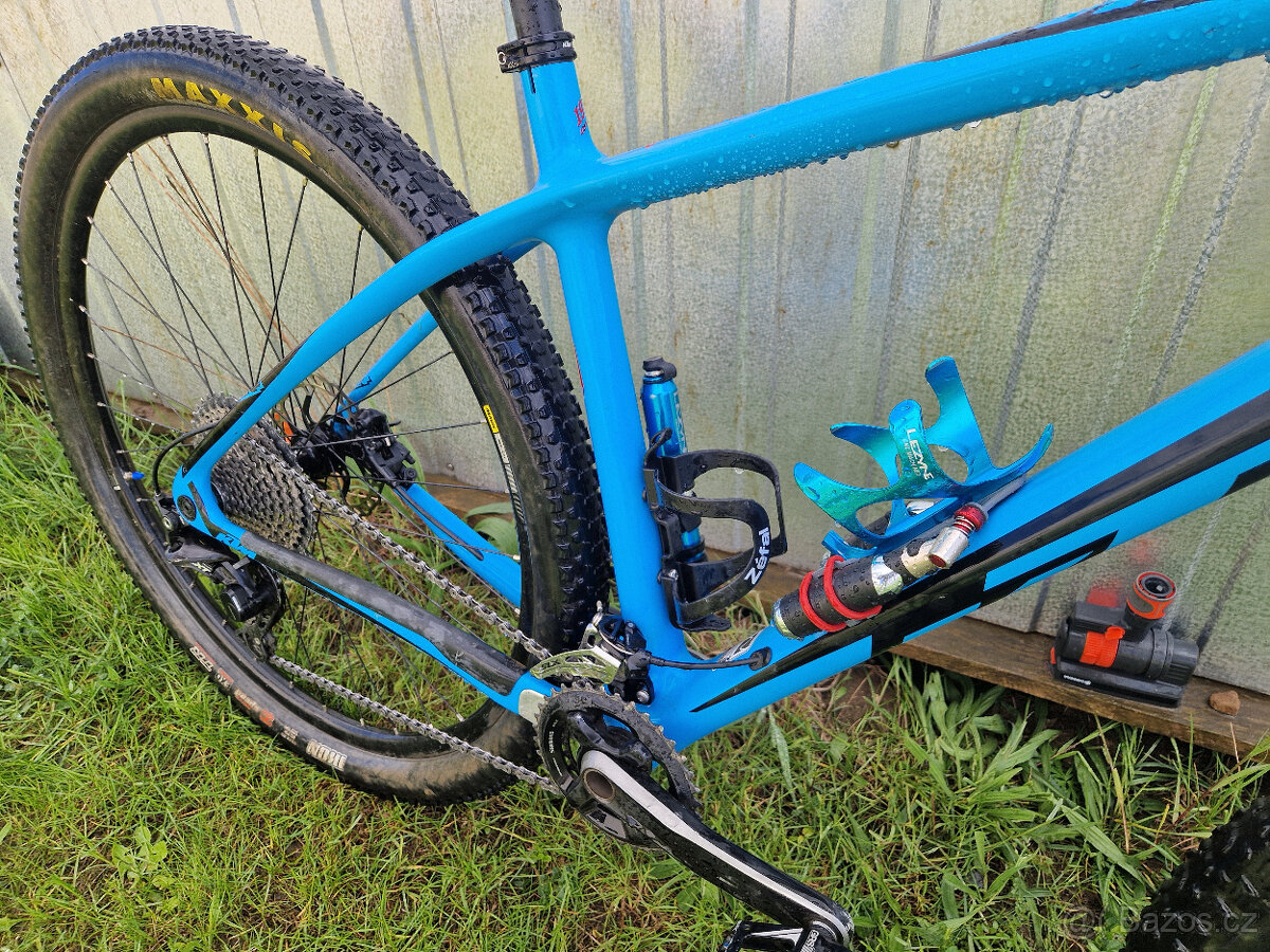 KTM Myroon Elite - carbon, velmi malo jete, 10,7kg - 6