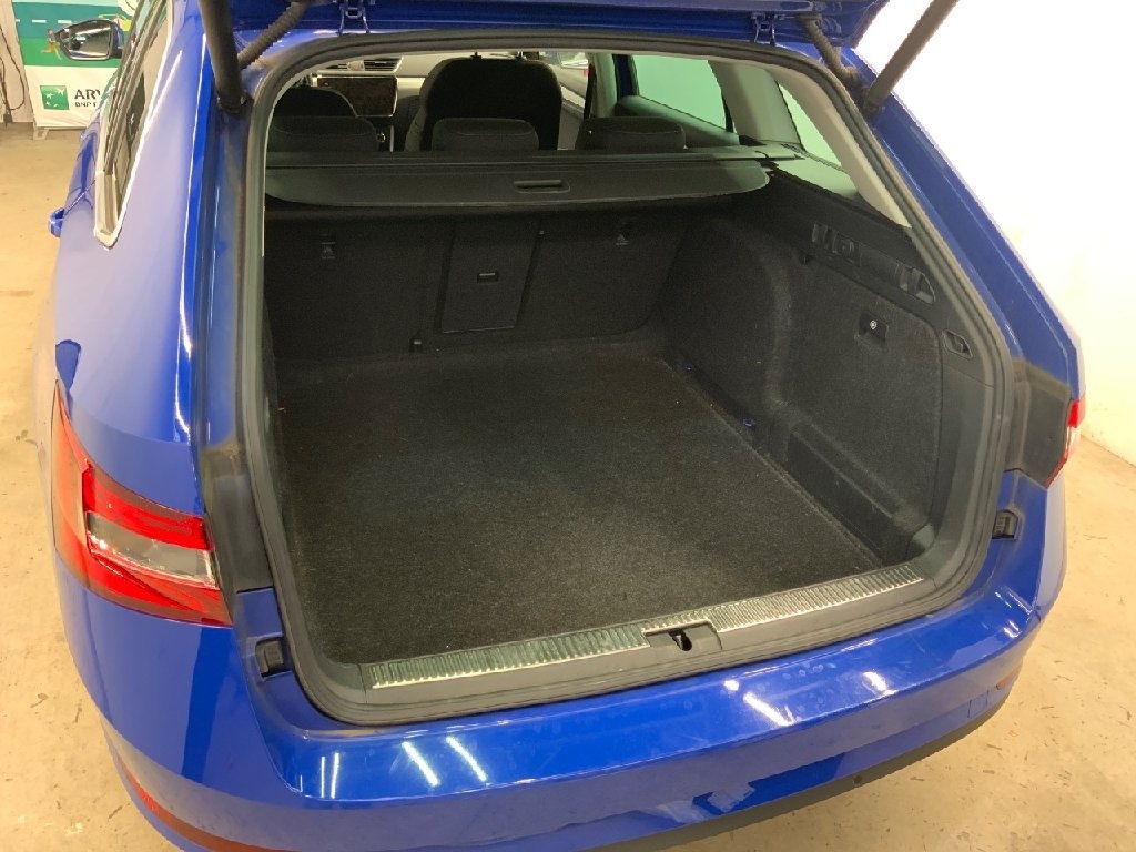 Skoda Superb Combi 2.0 TDI - 6