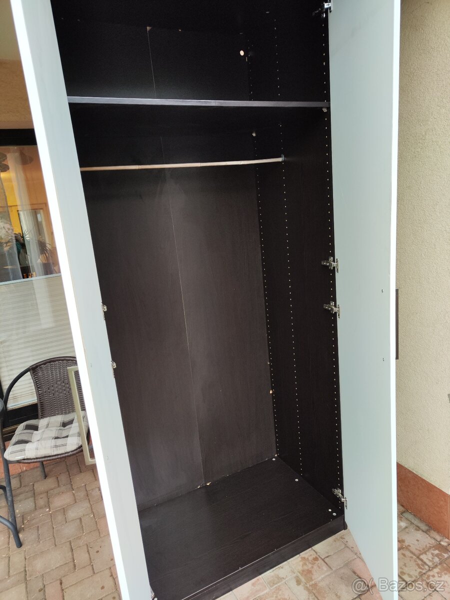 Šatní skříň - dvířka bílý lesk - 6