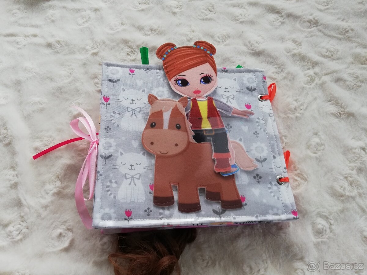 quiet book s panenkou a koněm - 6