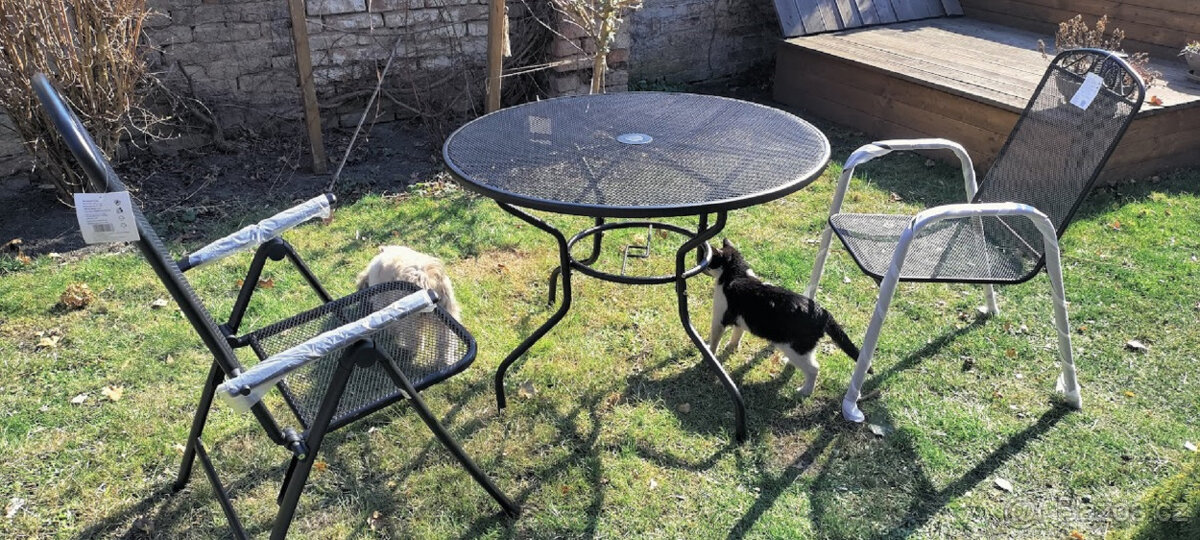 Nový kovový zahradní stůl s drátěnou vrchní desko - 6