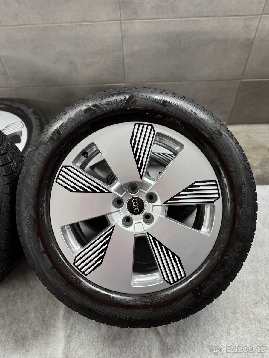 ORIGINÁLNÍ ZIMNÍ ALU SADA AUDI E-TRON R19 - 6