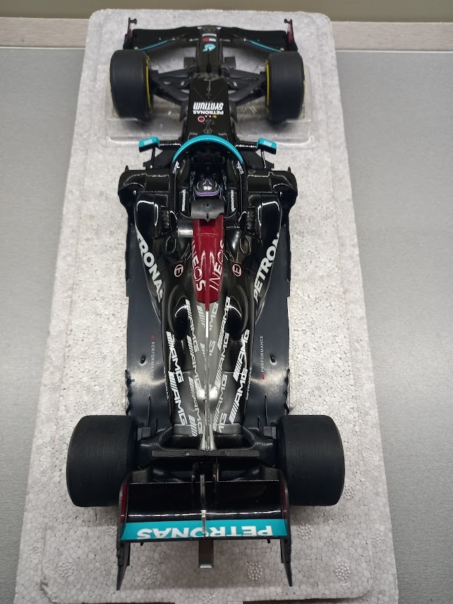 F1 MERCEDES W12 HAMILTON VÍTĚZ BAHRAINU 2021 MINICHAMPS 1:18 - 6