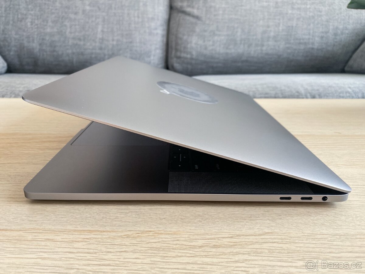 100% JAKO NOVÝ Apple MacBook Pro 15" s Core i9 - ZÁRUKA - 6