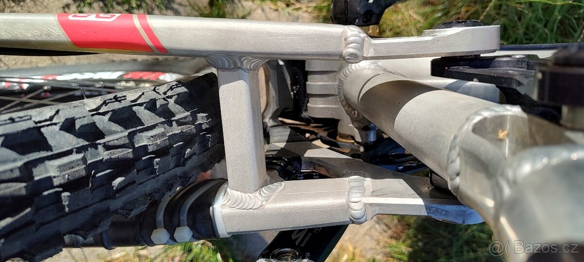 Prodám sjezdové kolo Intense 951 - 6