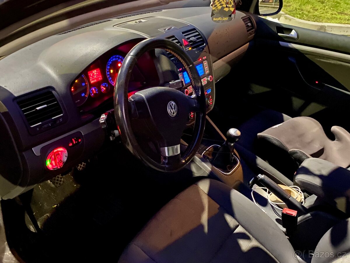 Prodám na ND Volkswagen Golf V 1.9 TDI. - 6