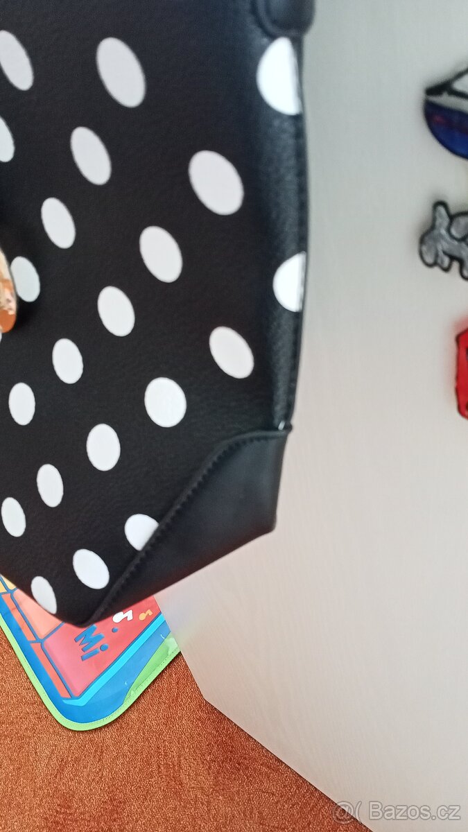 Černá kabelka s puntíky-TOP STAV - 6