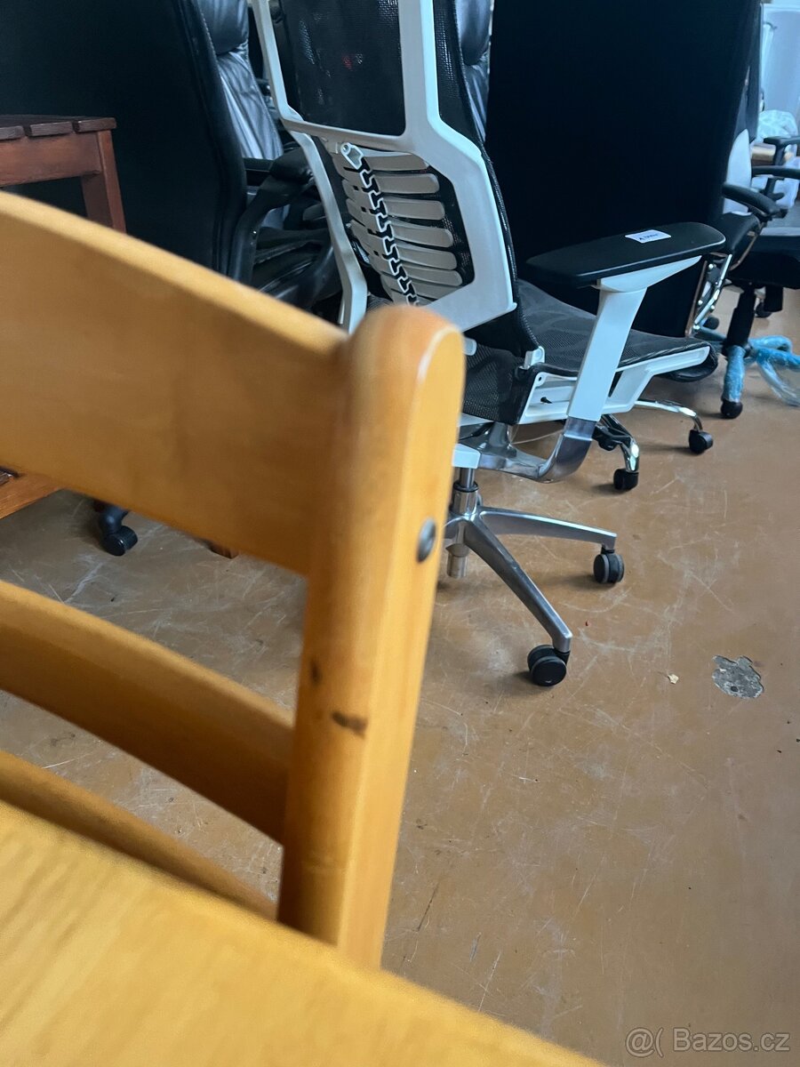 Jídelní stůl se židlemi - 6