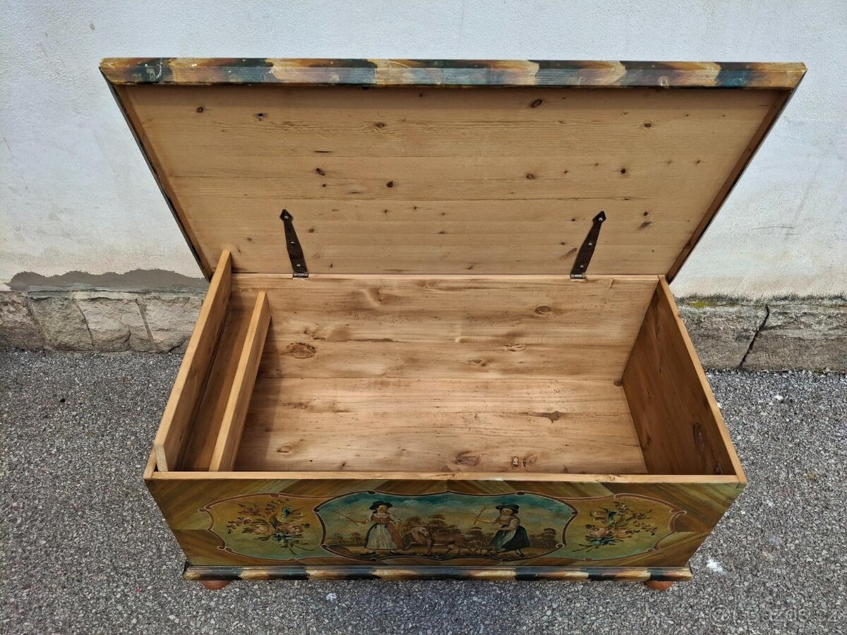 STAROŽITNÁ KRÁSNĚ MALOVANÁ TRUHLA PO RENOVACI - 6