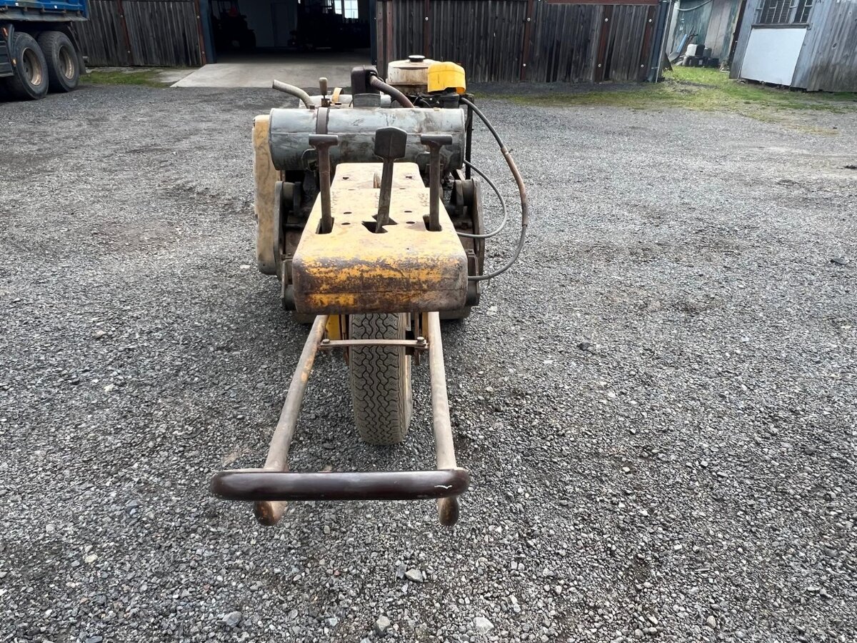 Ručně vedený válec STAVOSTROJ VV 3405 - 6