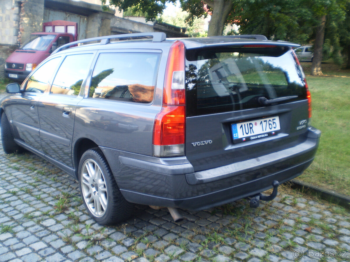 PRODÁM VOLVO V70 D5 AWD 120 kw r.v.2004 T.K.2026 4X4 - 6