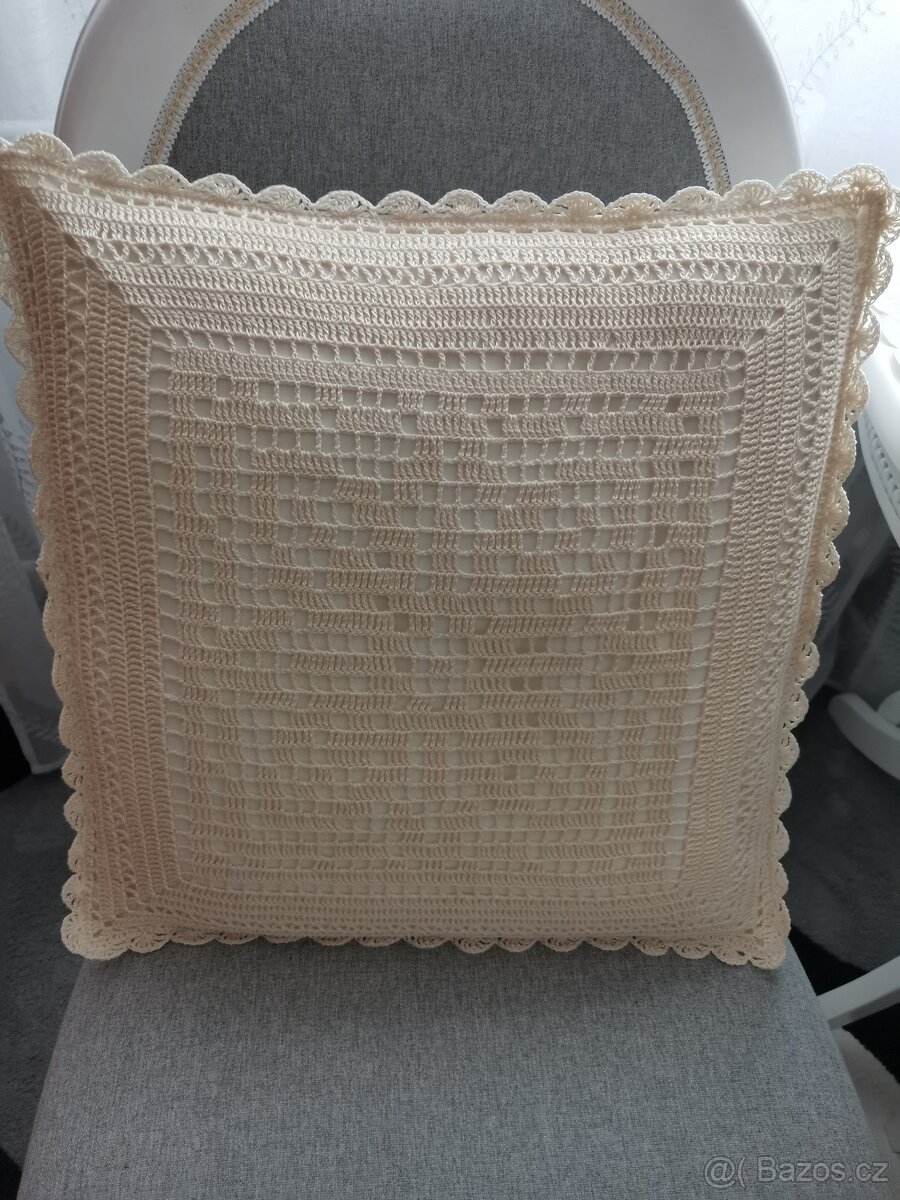 Háčkovaný povlak na polštářek - 6