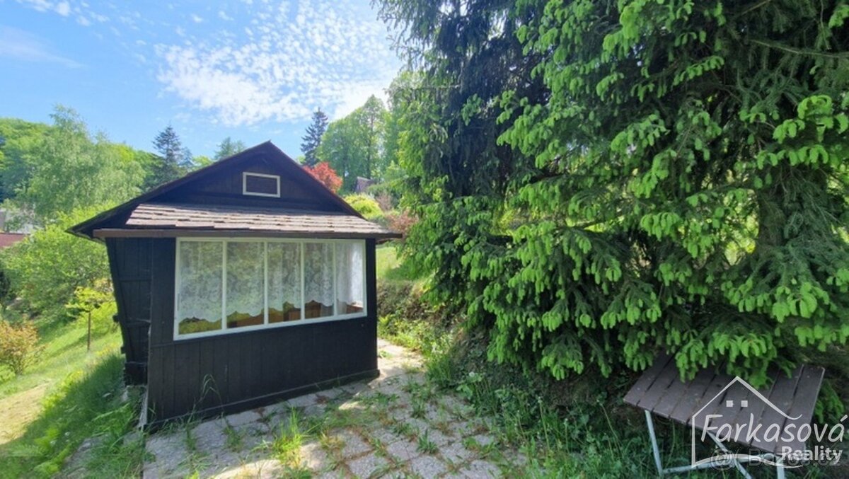 Chata s pozemkem v zahrádkářské kolonii v Albrechticích. - 6