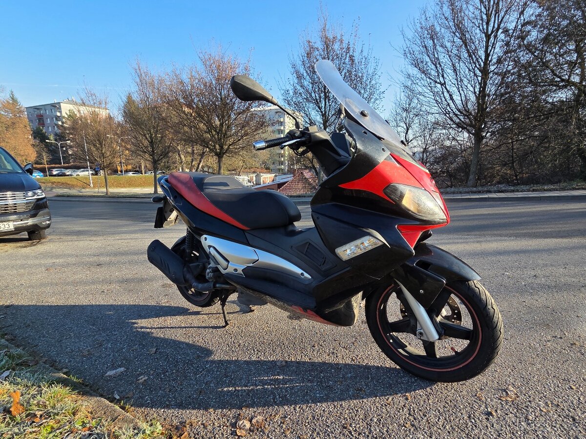 Aprilia SR 300 Max - 6