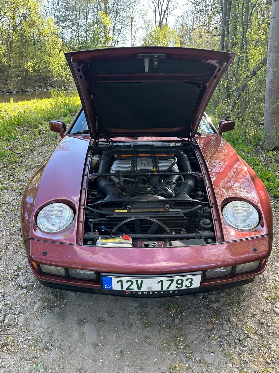 PORSCHE 928S - 6
