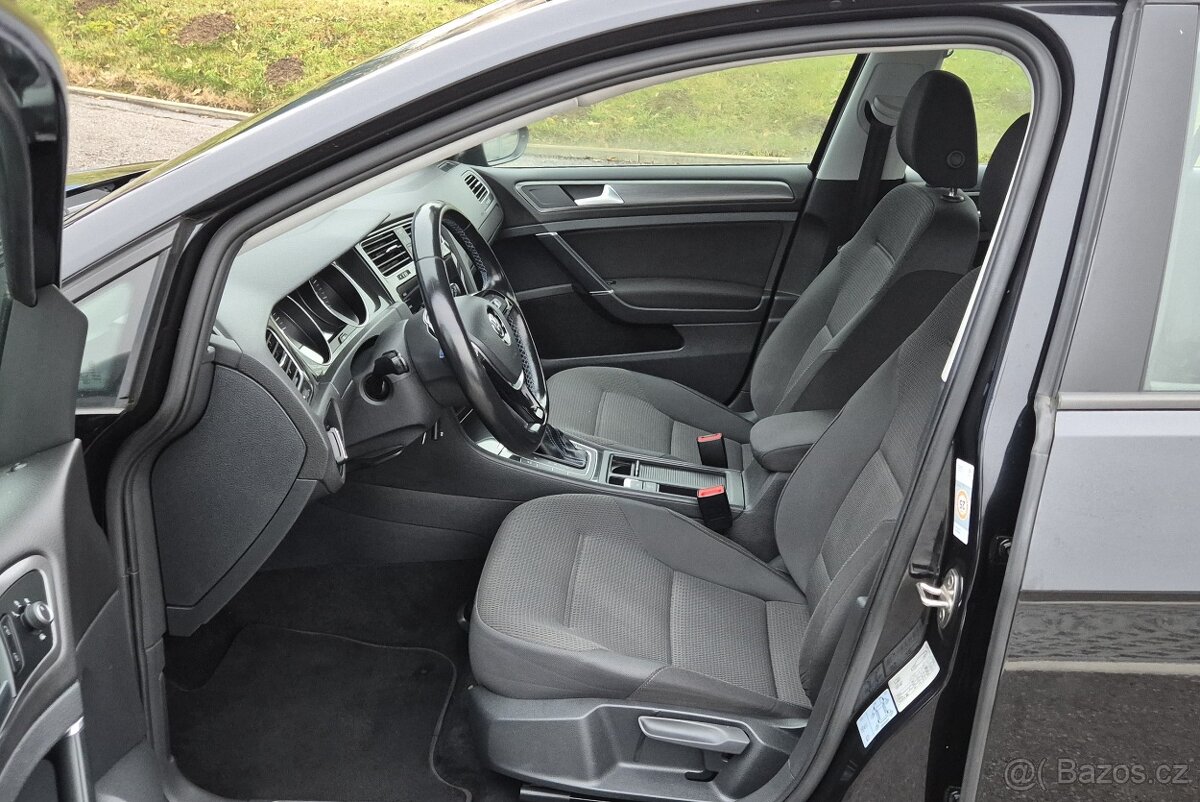 Volkswagen Golf VII e-Golf 1.majitel servisní kniha. DPH - 6