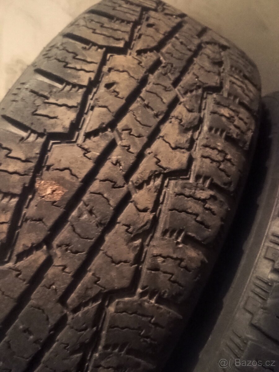 Sada celoroční pneu Nokian 235/65/17 - 6