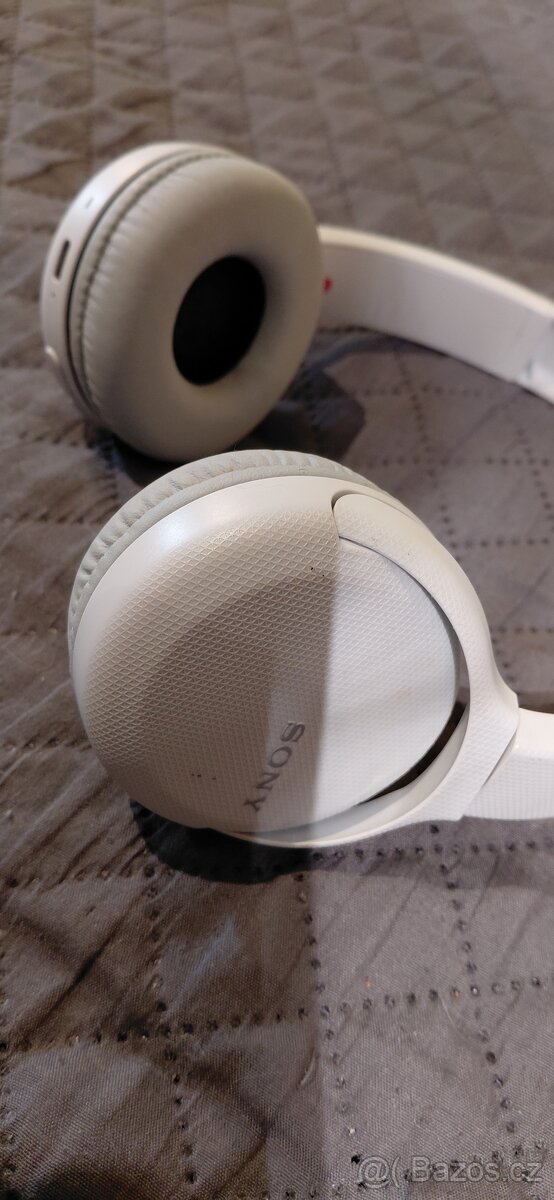 Sluchatka sony a ješté jedny...celkem 1300kč - 6