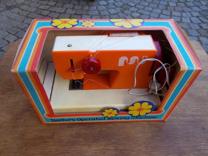 Retro hračka šicí stroj na baterie 70 léta - 6