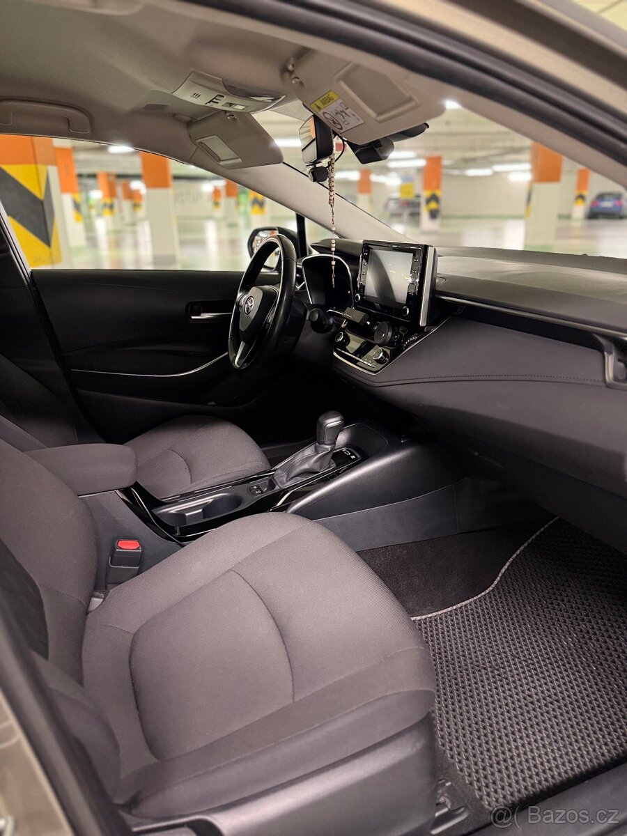 Přidám Toyota Corolla hybrid 2020 rok - 6