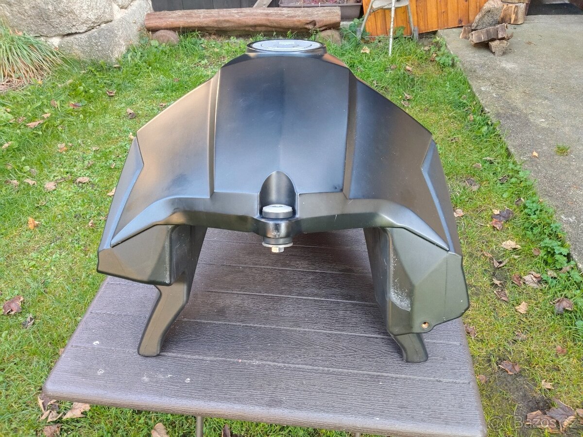 KTM 990 SUPERDUKE NÁDRŽ - 6