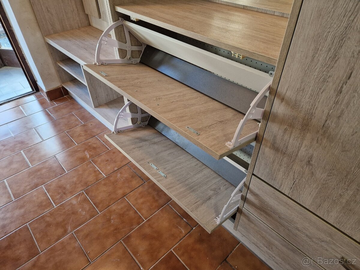 Předsíňová stěna - 6