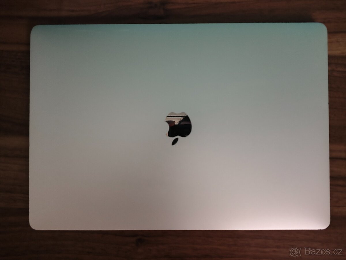 MacBook Pro 15 2016 | i7 • 16GB • 256GB - 6