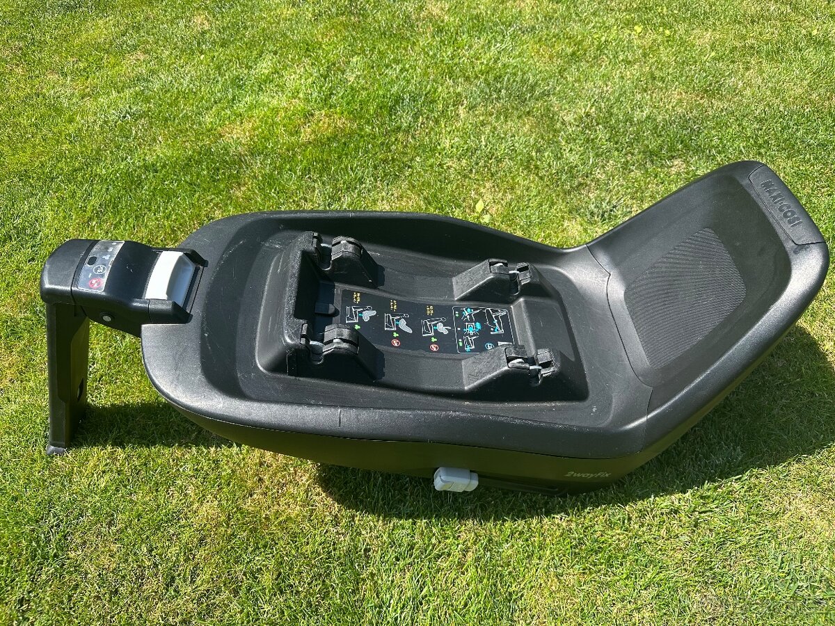 Autosedačka Maxi-Cosi Pebble Plus + 2Way Pearl + základna - 6