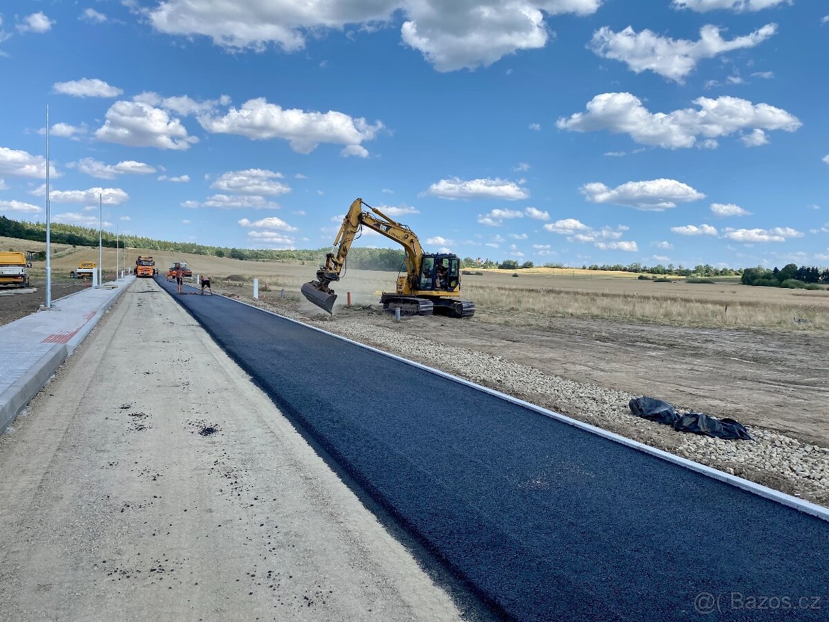 Poslední volný pozemek na sjezdu D6 nedaleko od Loun - 6